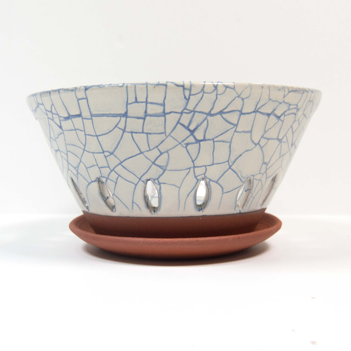 Bol et passoire à baies en céramique fabriqués artisanalement