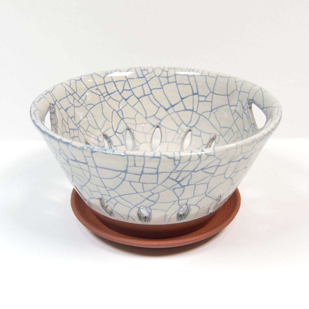 Bol et passoire à baies en céramique fabriqués artisanalement