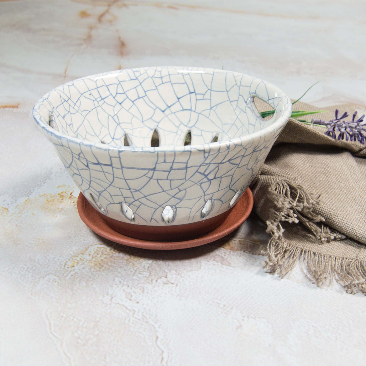 Bol et passoire à baies en céramique fabriqués artisanalement
