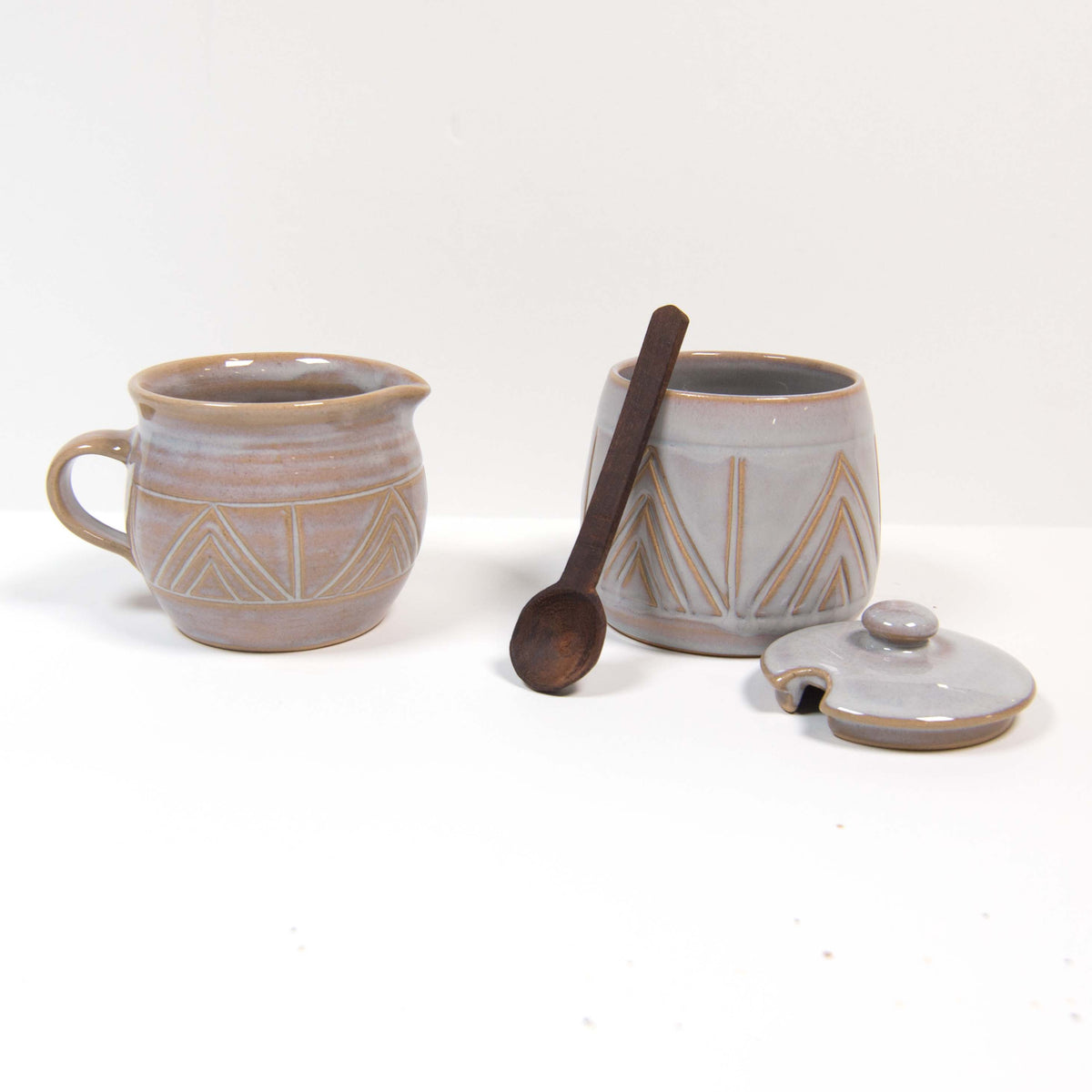 Artisan Crafted Mountain Peaks Cream and Sugar Set