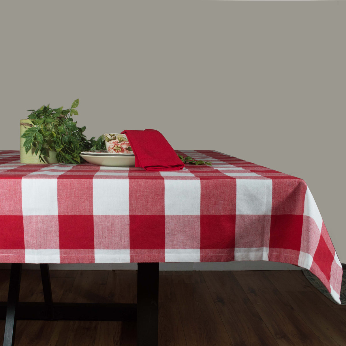 Dunroven House Large Farmhouse Check Table Cloth